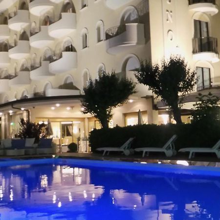 Hotel Nettuno แชร์เวีย ภายนอก รูปภาพ