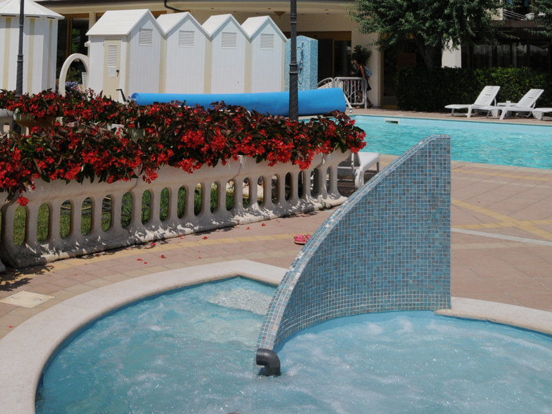 Hotel Nettuno แชร์เวีย ภายนอก รูปภาพ