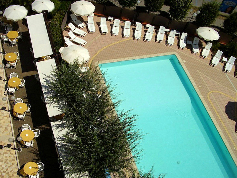 Hotel Nettuno แชร์เวีย ภายนอก รูปภาพ