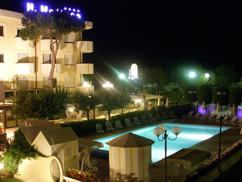 Hotel Nettuno แชร์เวีย ภายนอก รูปภาพ