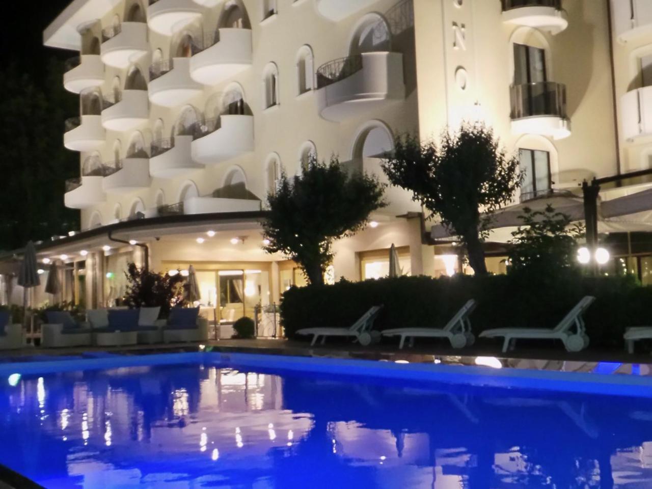 Hotel Nettuno แชร์เวีย ภายนอก รูปภาพ