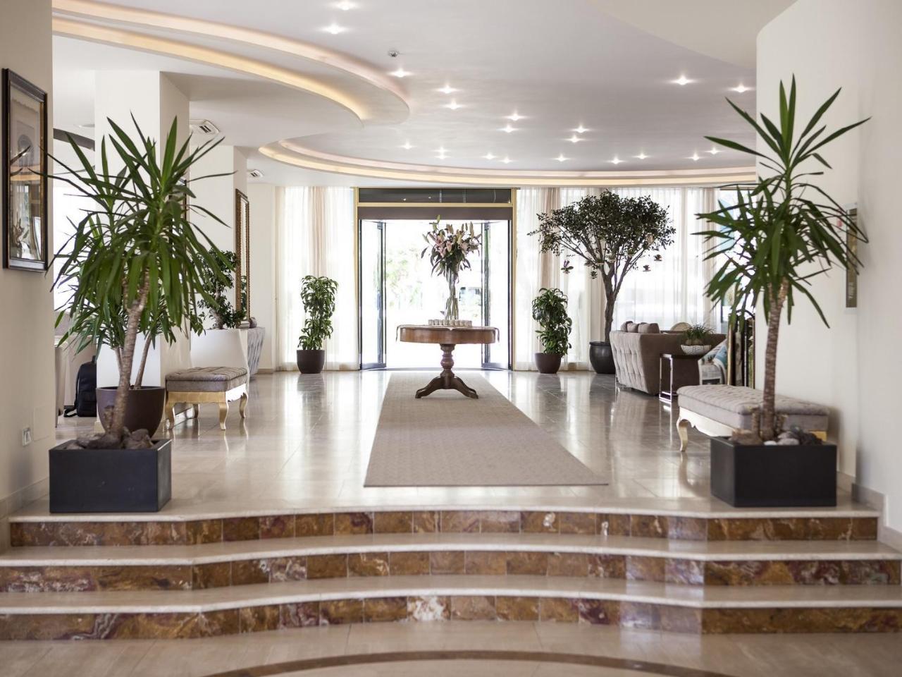Hotel Nettuno แชร์เวีย ภายนอก รูปภาพ