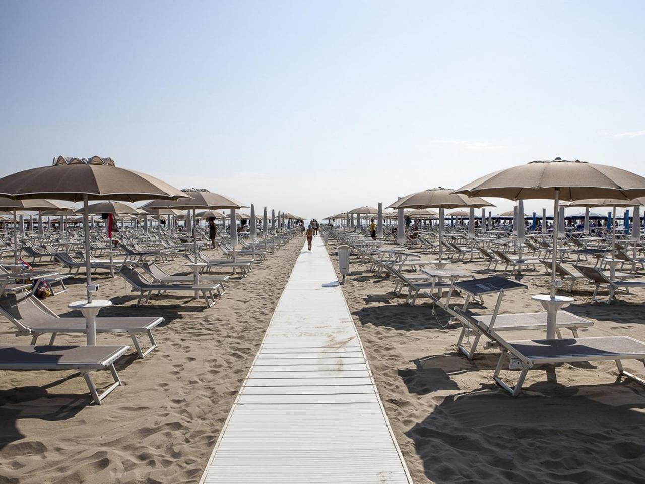 Hotel Nettuno แชร์เวีย ภายนอก รูปภาพ
