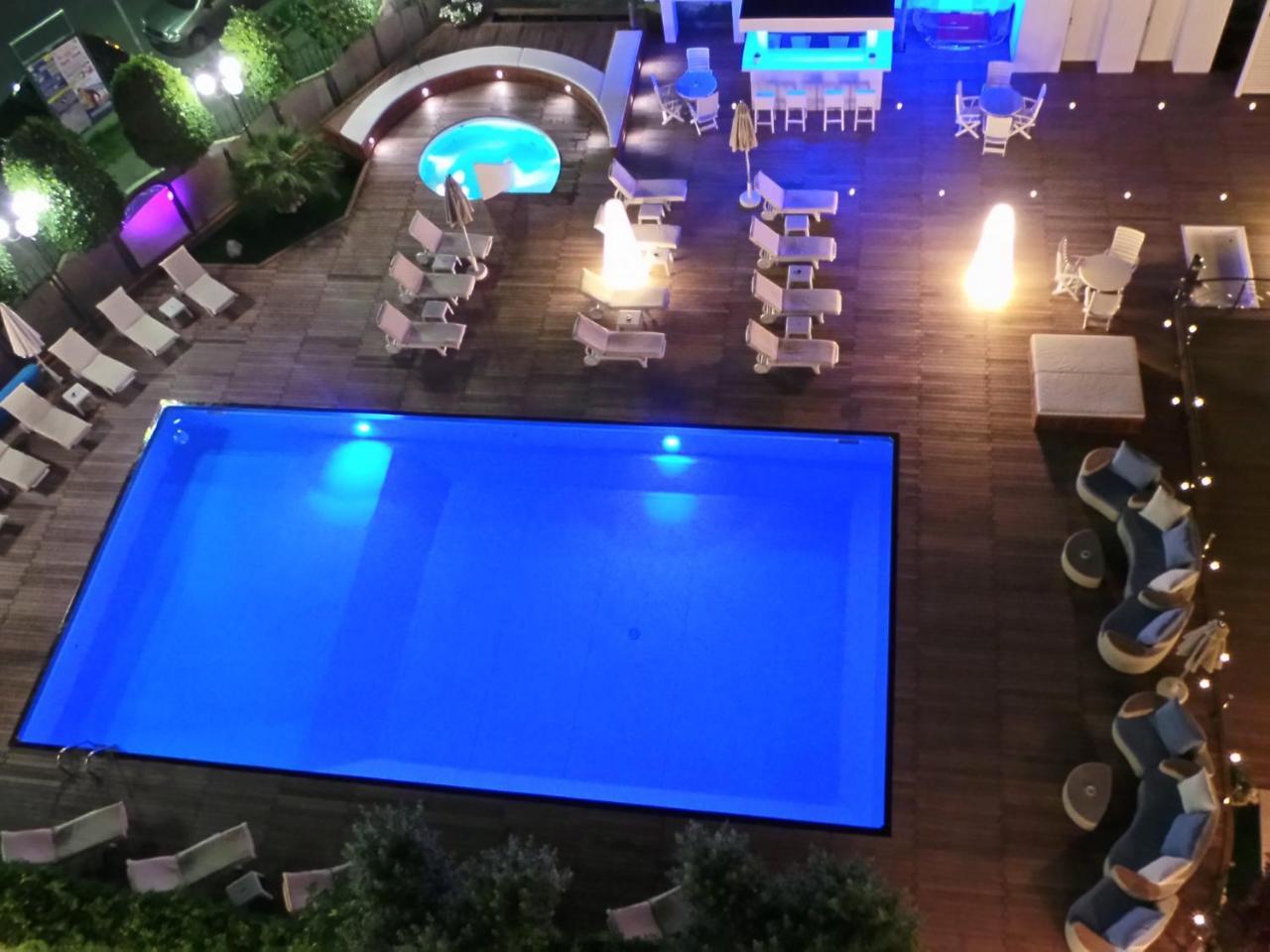Hotel Nettuno แชร์เวีย ภายนอก รูปภาพ