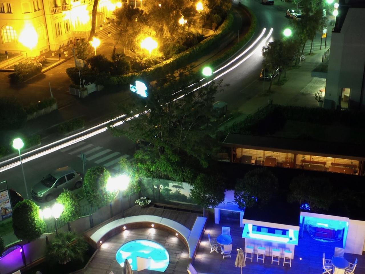 Hotel Nettuno แชร์เวีย ภายนอก รูปภาพ