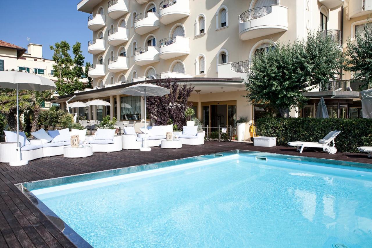 Hotel Nettuno แชร์เวีย ภายนอก รูปภาพ