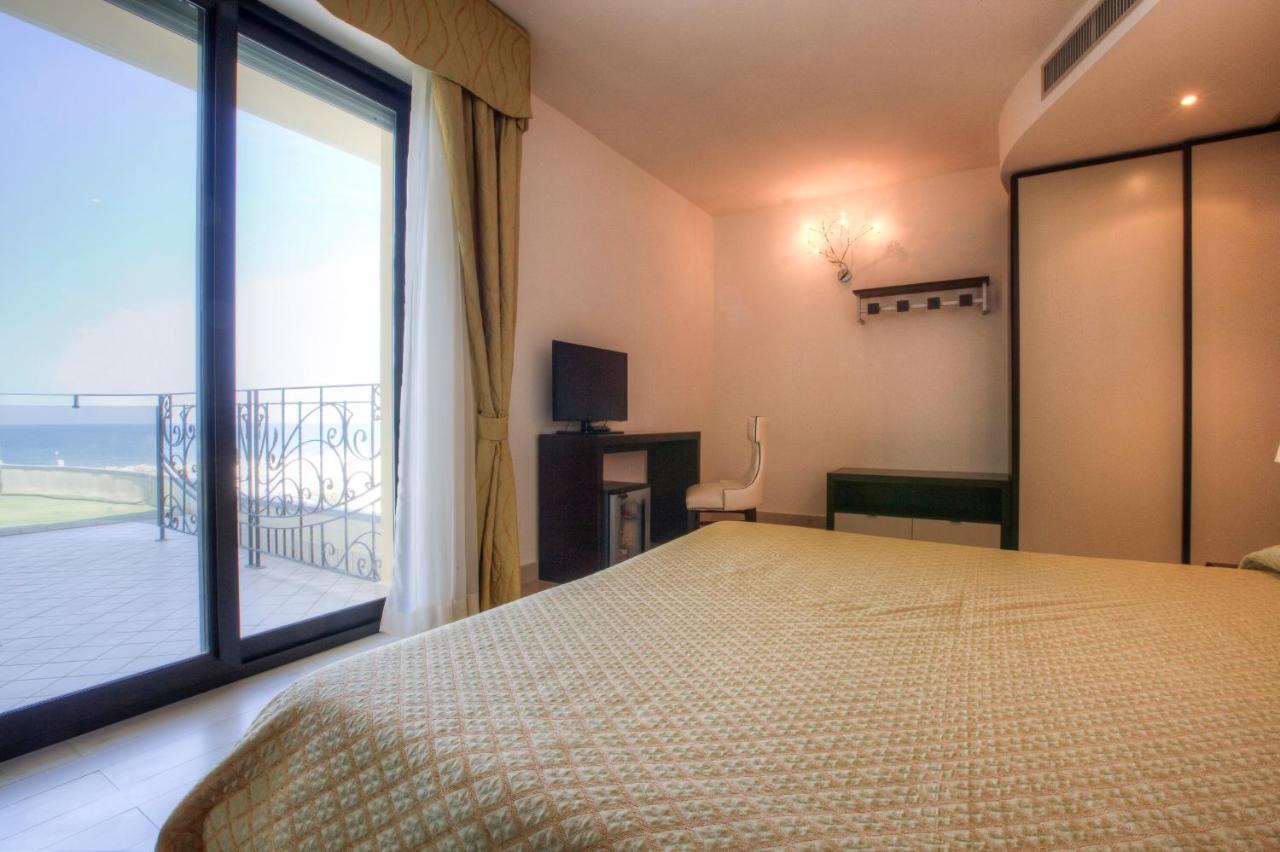 Hotel Nettuno แชร์เวีย ภายนอก รูปภาพ