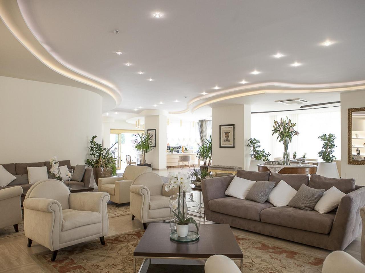 Hotel Nettuno แชร์เวีย ภายนอก รูปภาพ