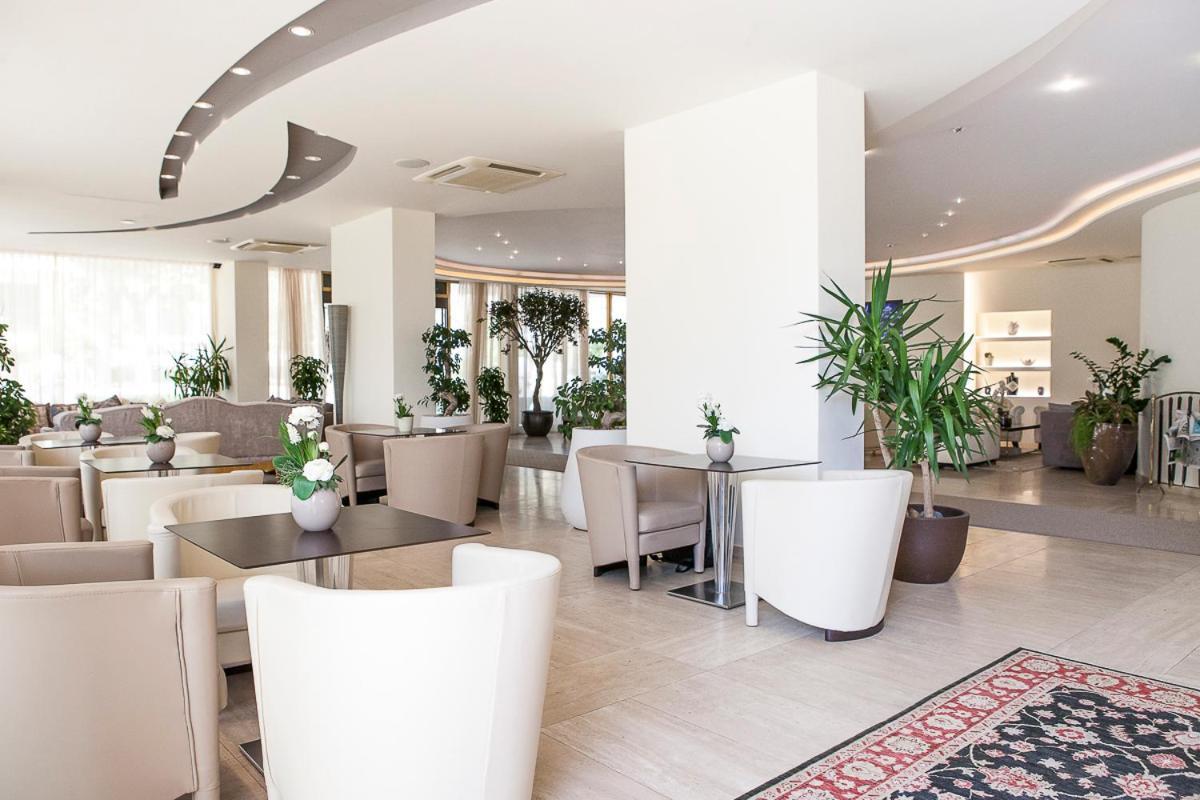 Hotel Nettuno แชร์เวีย ภายนอก รูปภาพ
