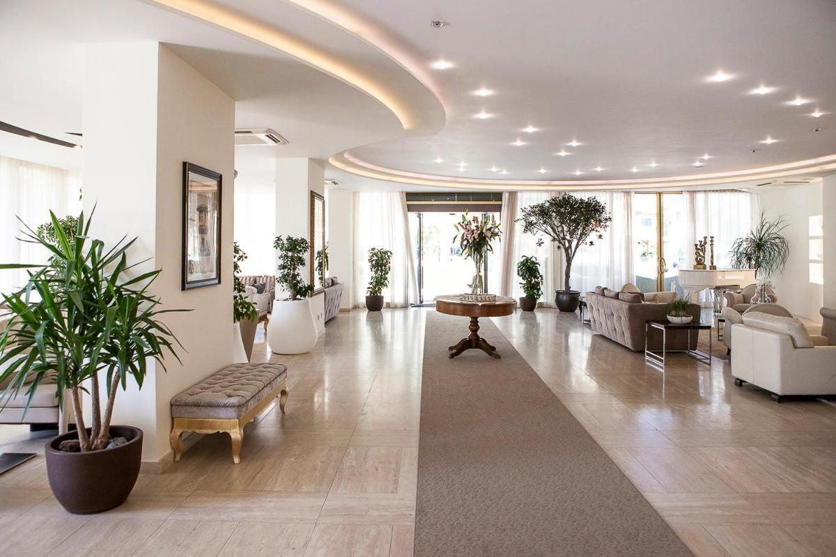 Hotel Nettuno แชร์เวีย ภายนอก รูปภาพ