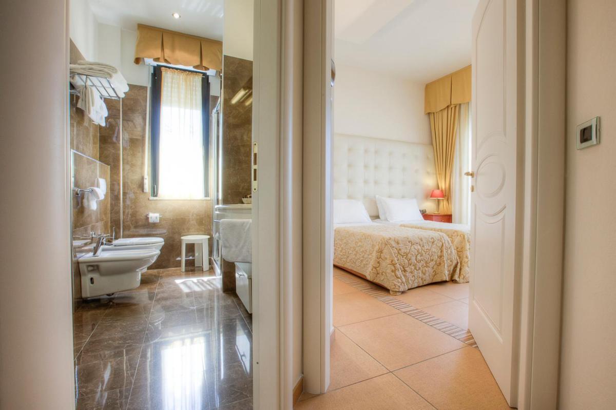 Hotel Nettuno แชร์เวีย ภายนอก รูปภาพ