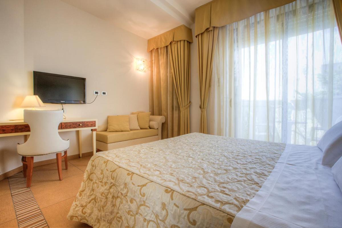 Hotel Nettuno แชร์เวีย ภายนอก รูปภาพ