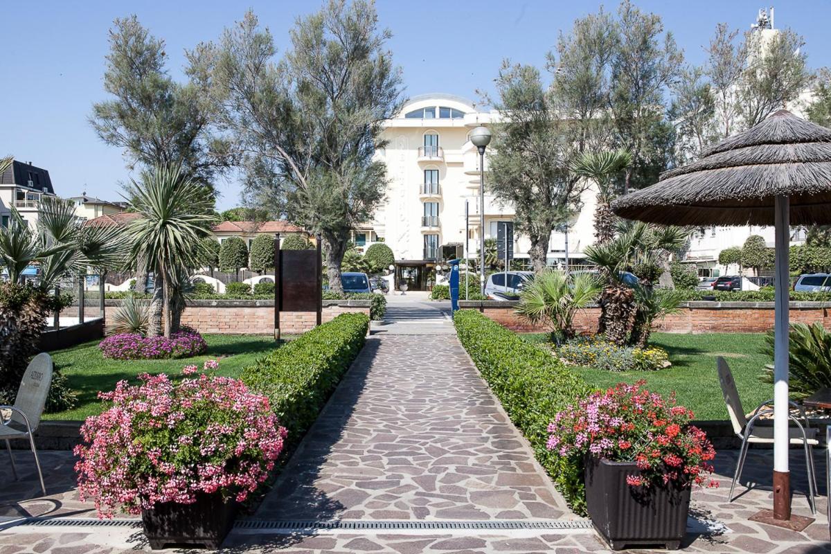 Hotel Nettuno แชร์เวีย ภายนอก รูปภาพ